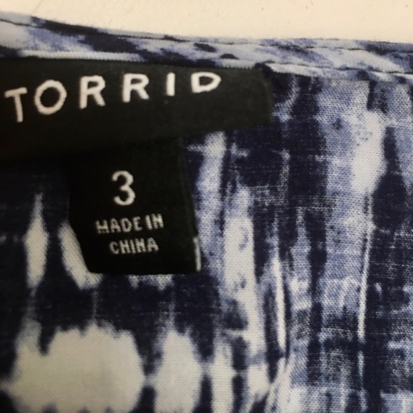 BLUE TIE-DYE CHALLIS TIE FRONT MIDI DOLMAN TOP - Picture 3 of 8